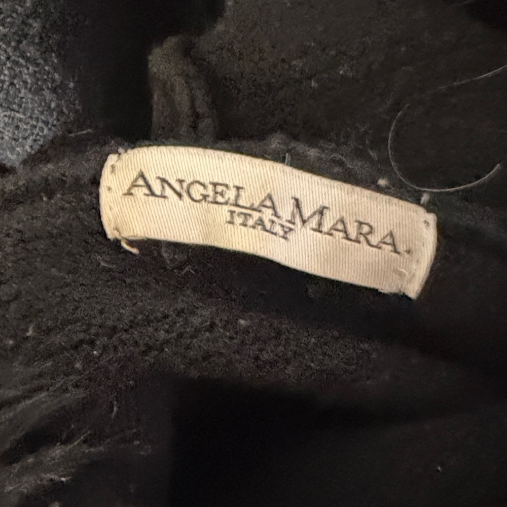 Angela Mara, Stylish Black Sweater with Faux Fur Hood, Size Large - Picture 6 of 12